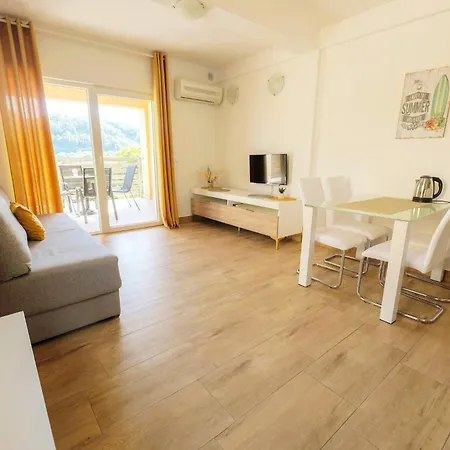 Apartament Chilla *** *