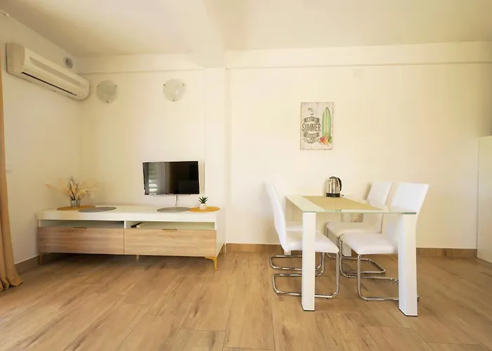 Apartment Chilla *** Lopar