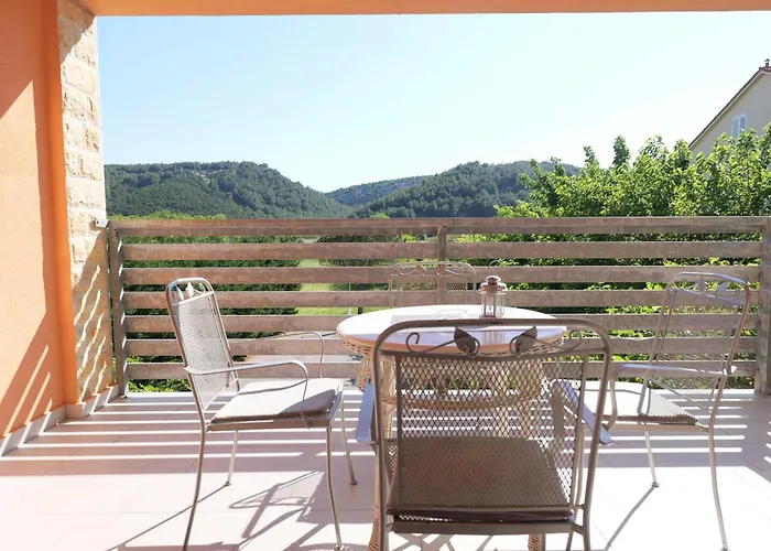 Apartment Chilla *** Lopar